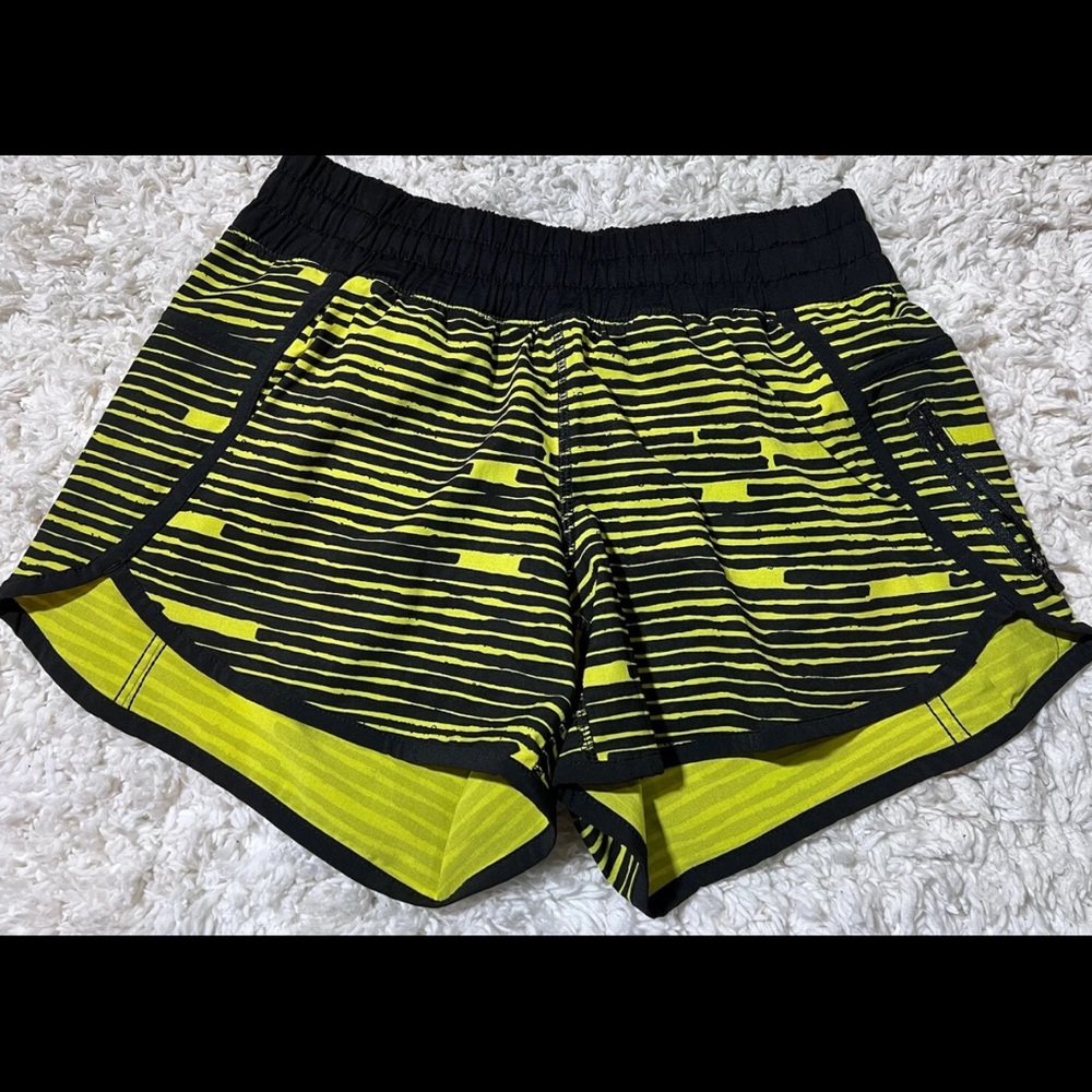 LULULEMON TRACKER SHORTS
Seawheeze 2016 - Blacked Out